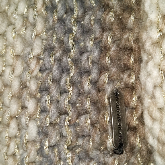 Warm Winter Hat with Pom Pom - Picture 2 of 4